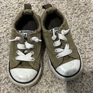 Toddler converse all stars. Size 8.